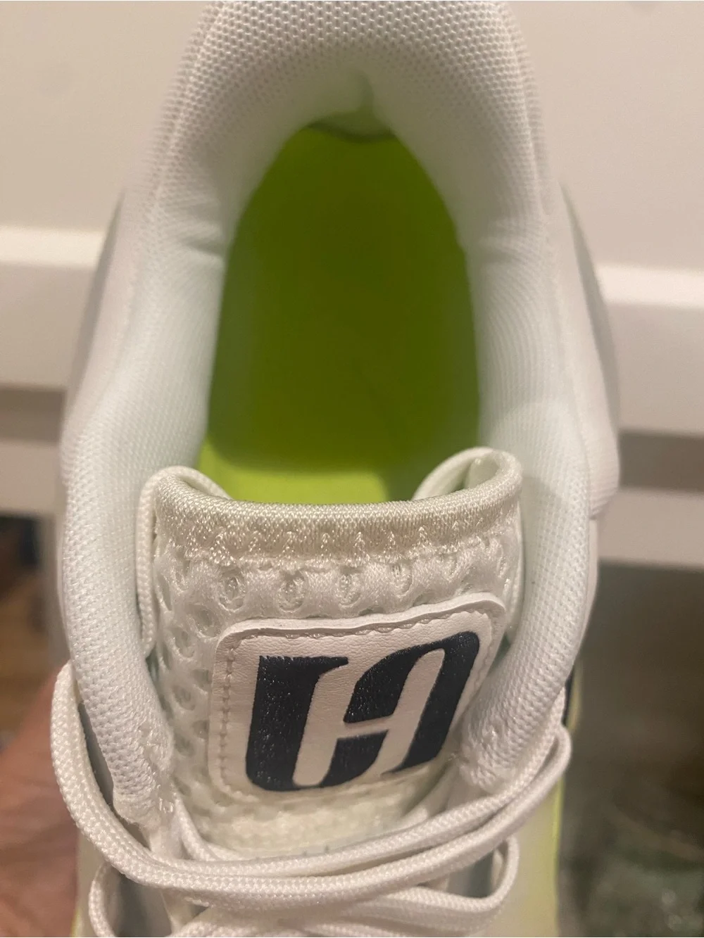 Jordan Men’s White & Neon Yellow Low-Top Heir. NWT Sz 9 Never worn MSRP $110